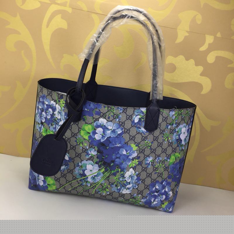 G*u*i shopping bags